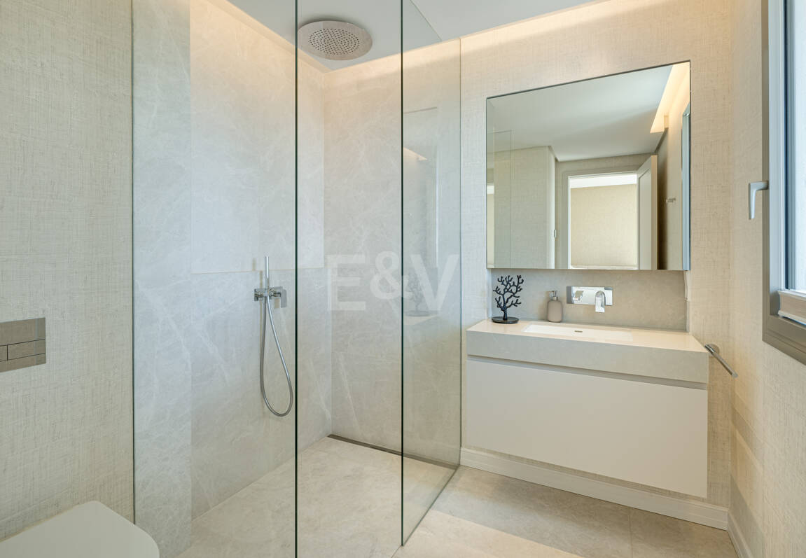 Villa de luxe à Monte Halcones avec vue sur la mer et la montagne