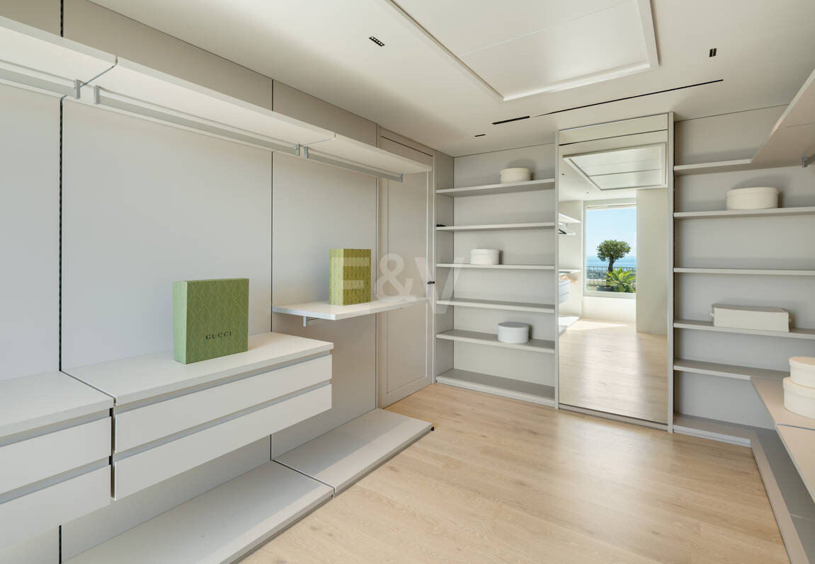 Villa de luxe à Monte Halcones avec vue sur la mer et la montagne