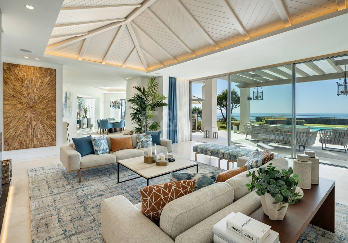 Villa de luxe à Monte Halcones avec vue sur la mer et la montagne