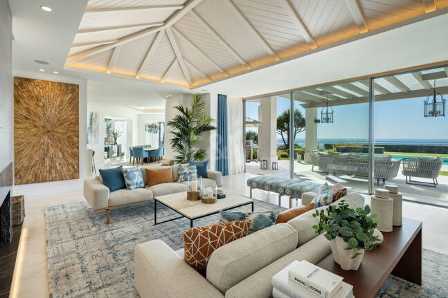 Villa de luxe à Monte Halcones avec vue sur la mer et la montagne