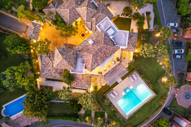 Villa de luxe à Monte Halcones avec vue sur la mer et la montagne