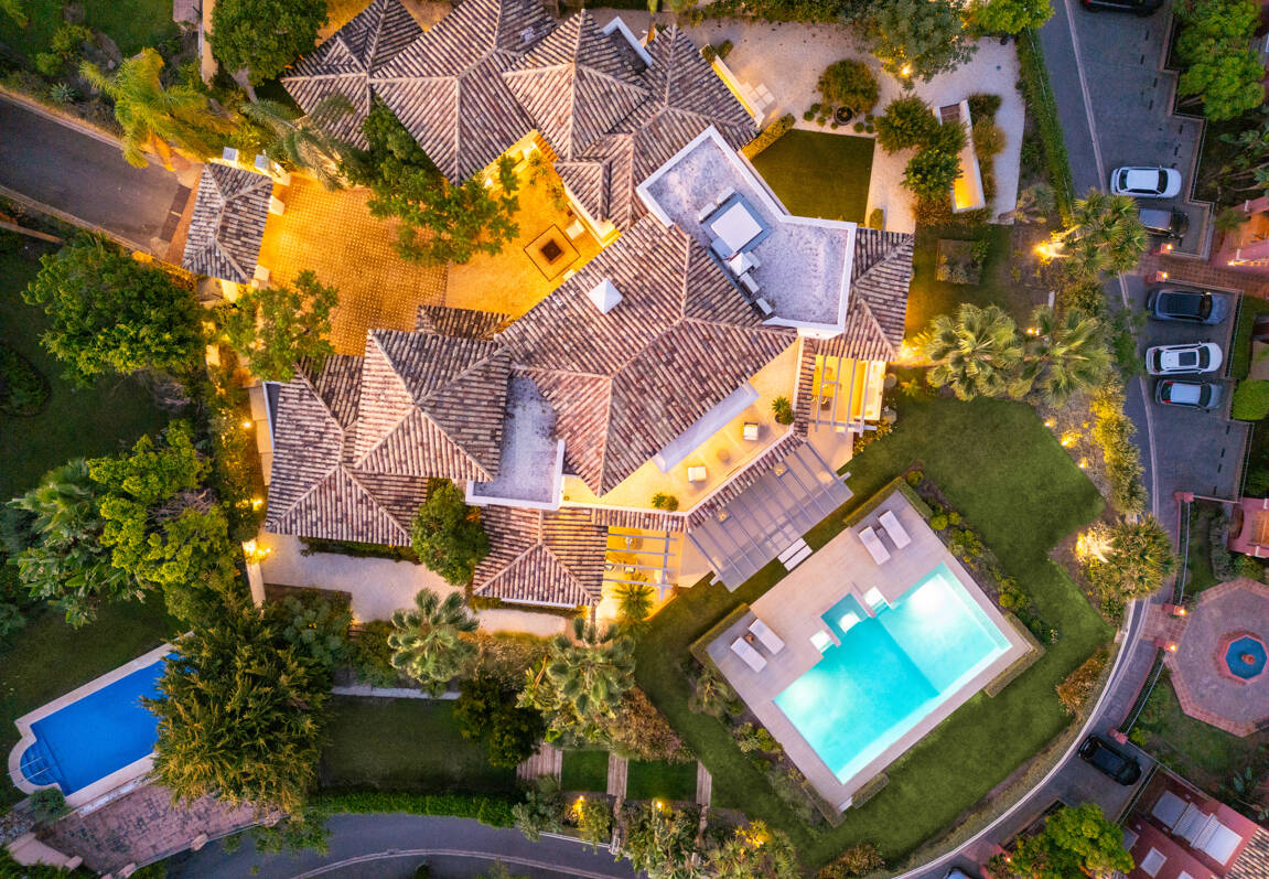 Villa de luxe à Monte Halcones avec vue sur la mer et la montagne