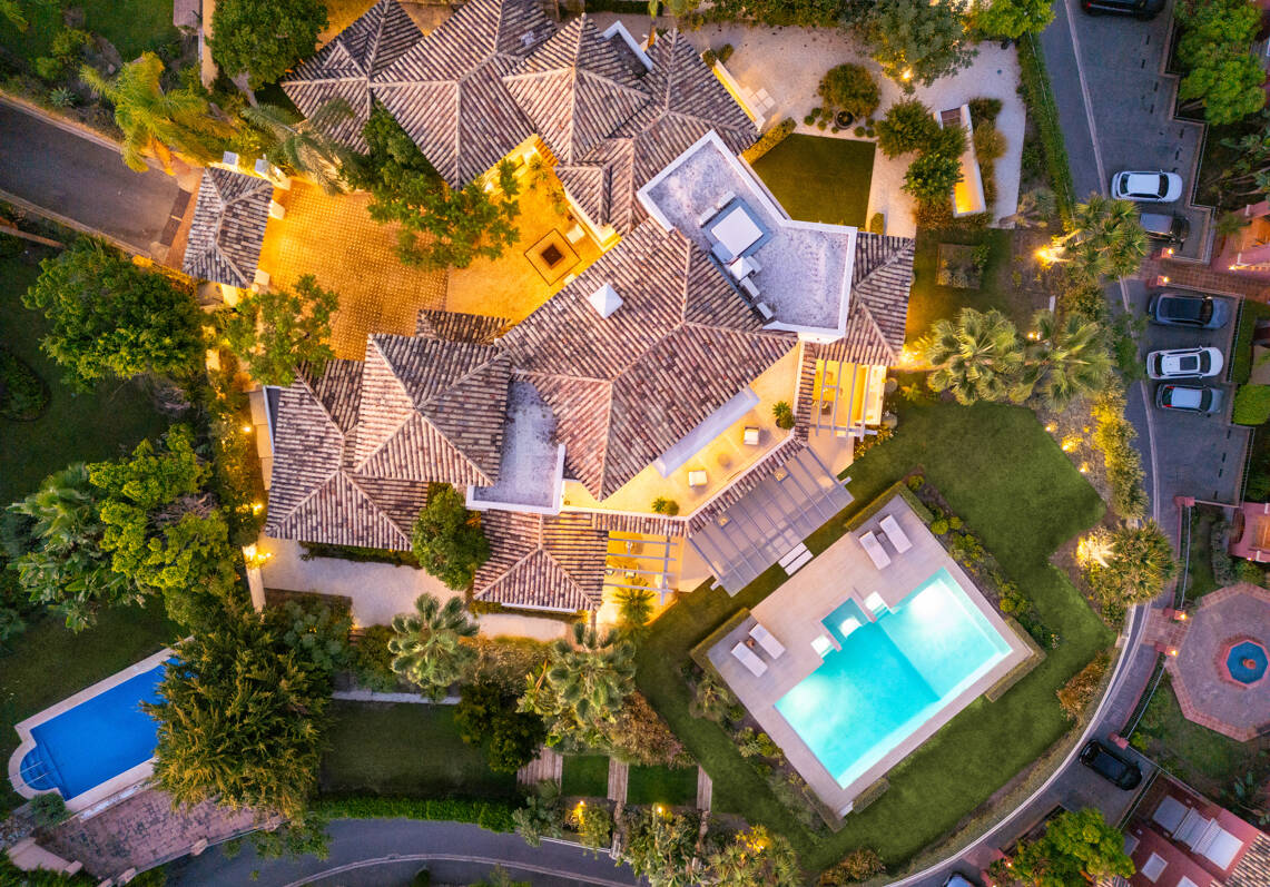 Villa de luxe à Monte Halcones avec vue sur la mer et la montagne
