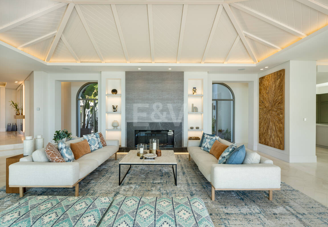 Villa de luxe à Monte Halcones avec vue sur la mer et la montagne