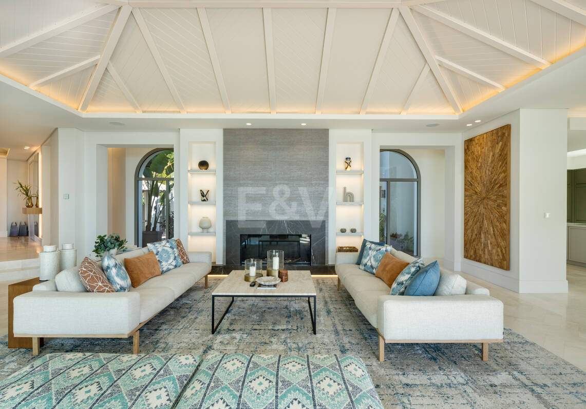 Villa de luxe à Monte Halcones avec vue sur la mer et la montagne