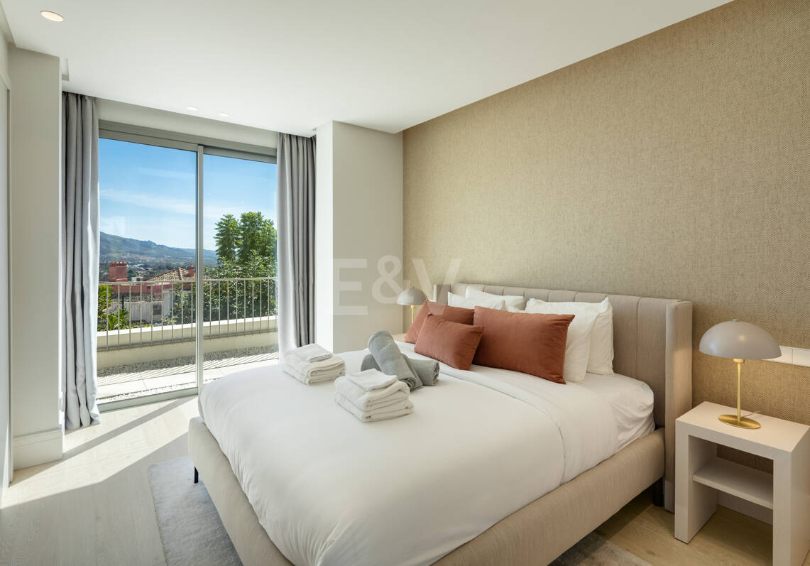 Villa de luxe à Monte Halcones avec vue sur la mer et la montagne