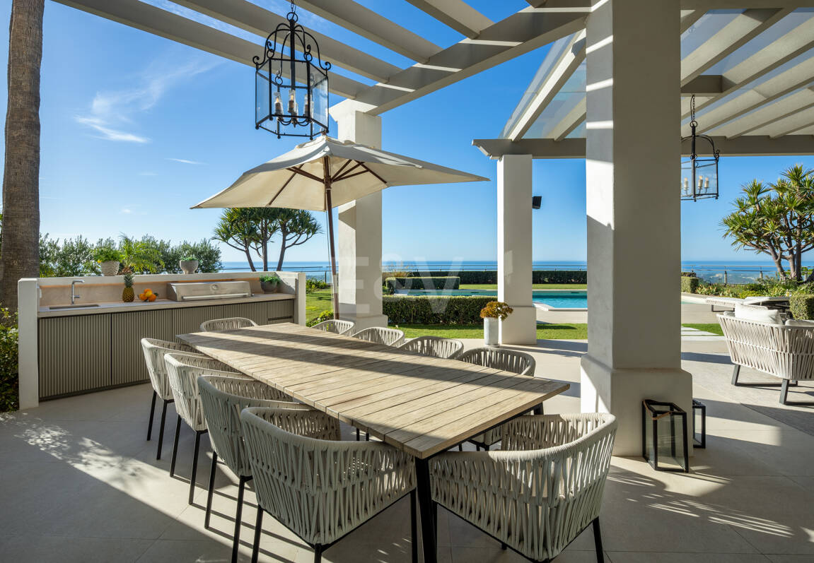 Villa de luxe à Monte Halcones avec vue sur la mer et la montagne
