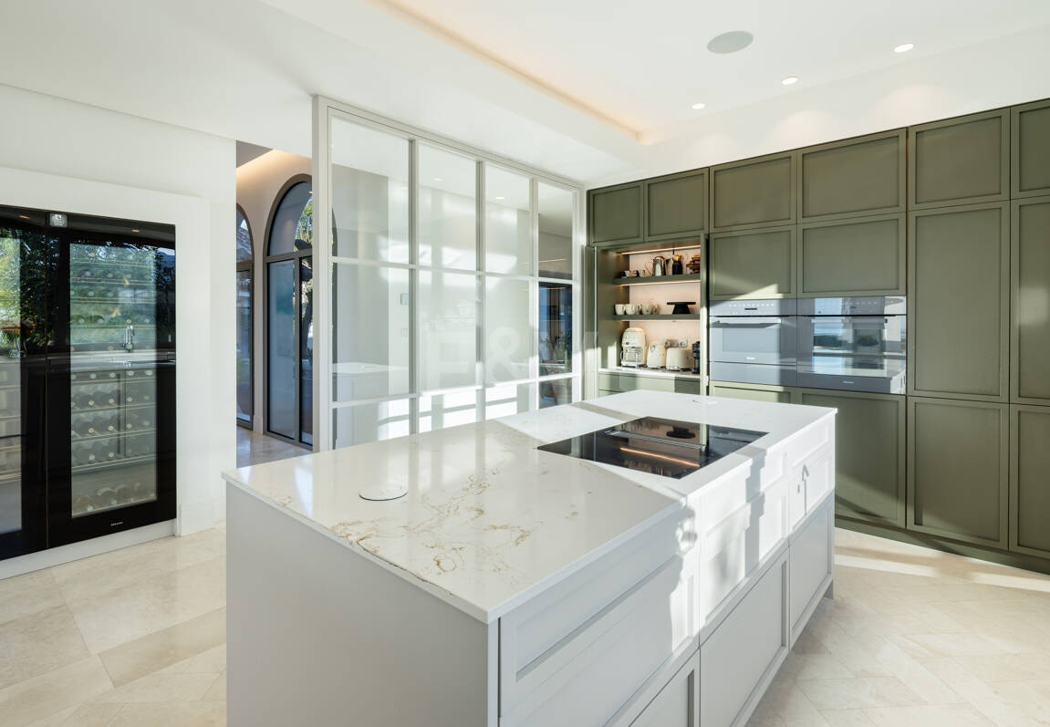 Villa de luxe à Monte Halcones avec vue sur la mer et la montagne