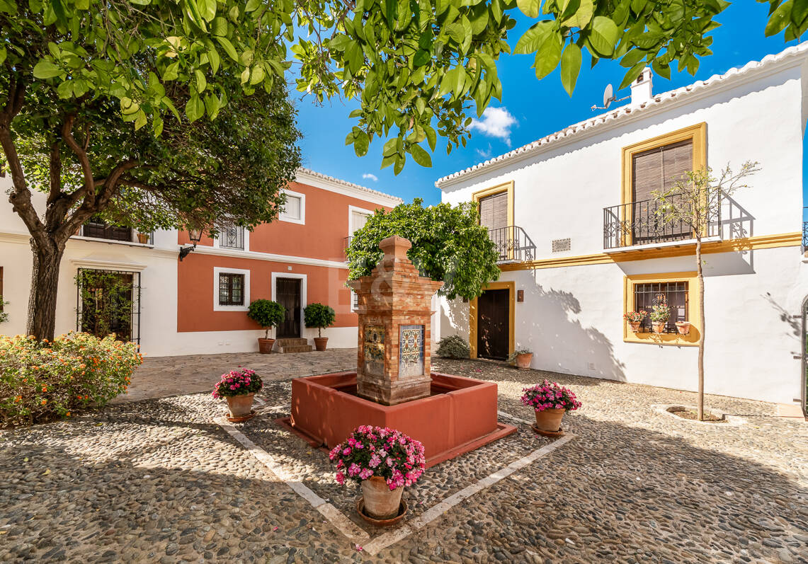 Stilvolles Stadthaus in Lomas Pueblo mit andalusischem Flair
