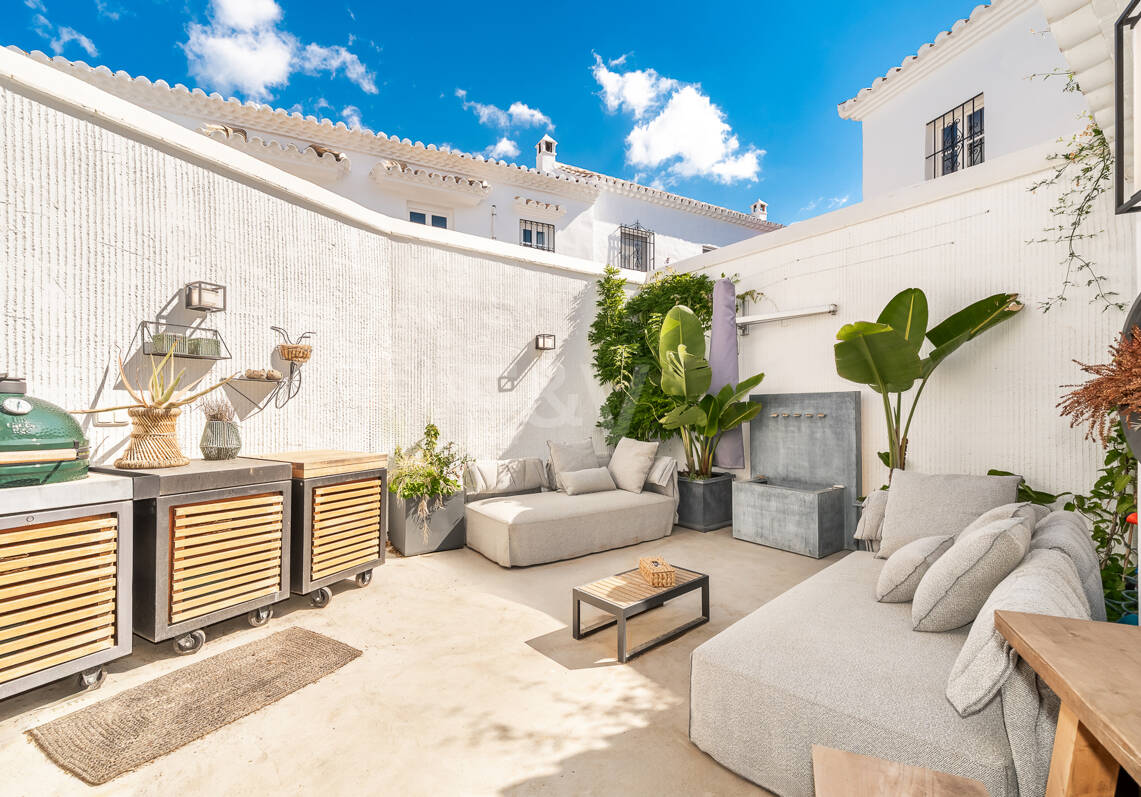 Stilvolles Stadthaus in Lomas Pueblo mit andalusischem Flair