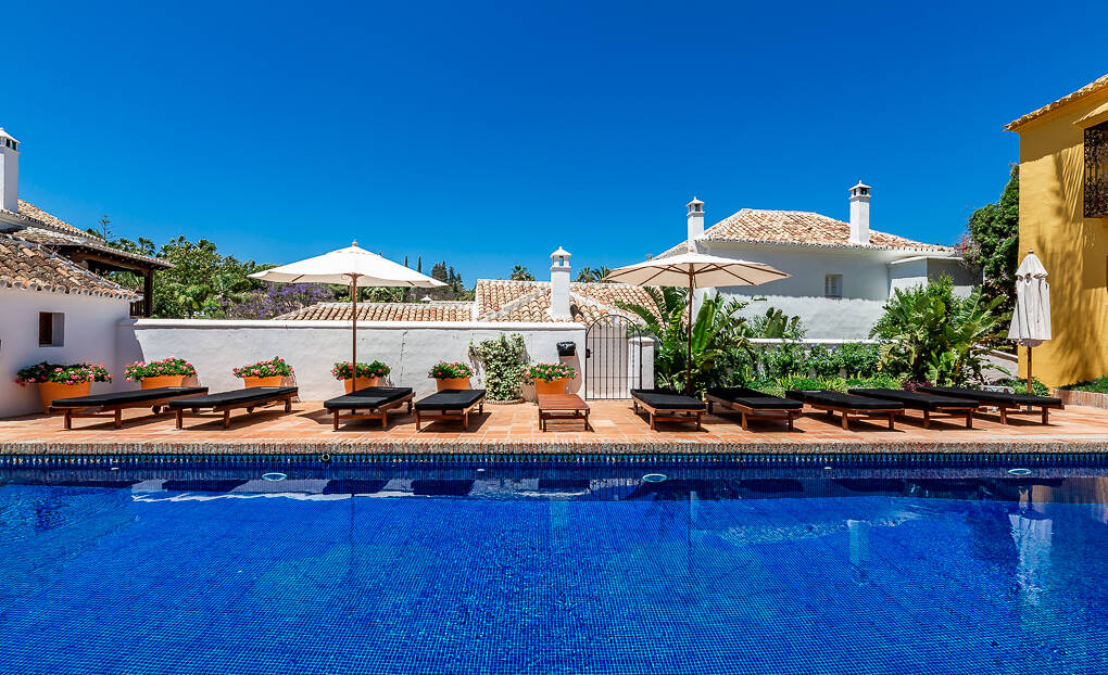 Lomas Pueblo Townhouse with Stylish Andalusian Character