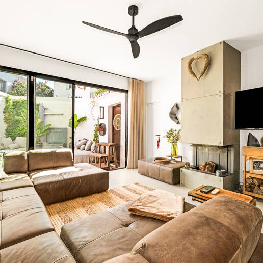 Lomas Pueblo Townhouse with Stylish Andalusian Character