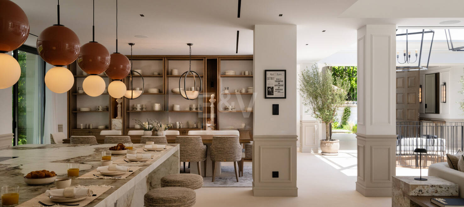 Tropisches Oase mit verborgenem Höhlen-Spa und Wasserfall