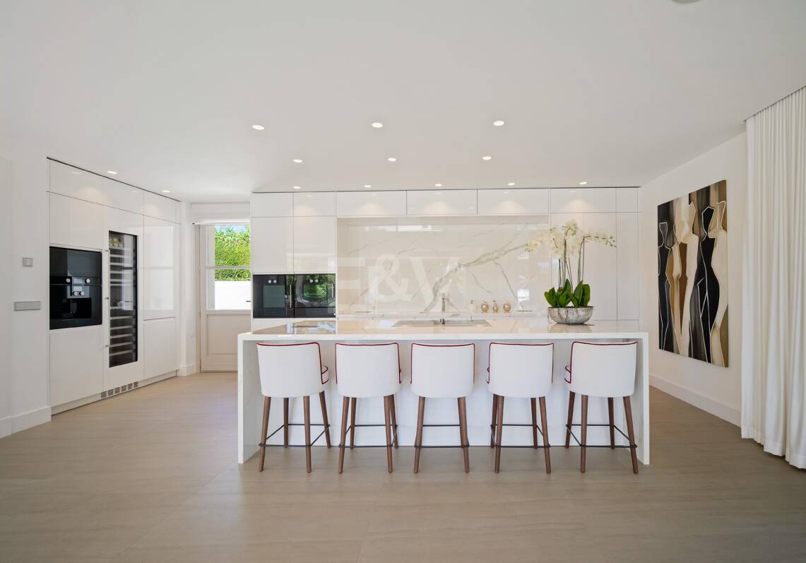 Elegant Frontline Golf Villa in Aloha, Marbella’s Prestigious Golf Valley