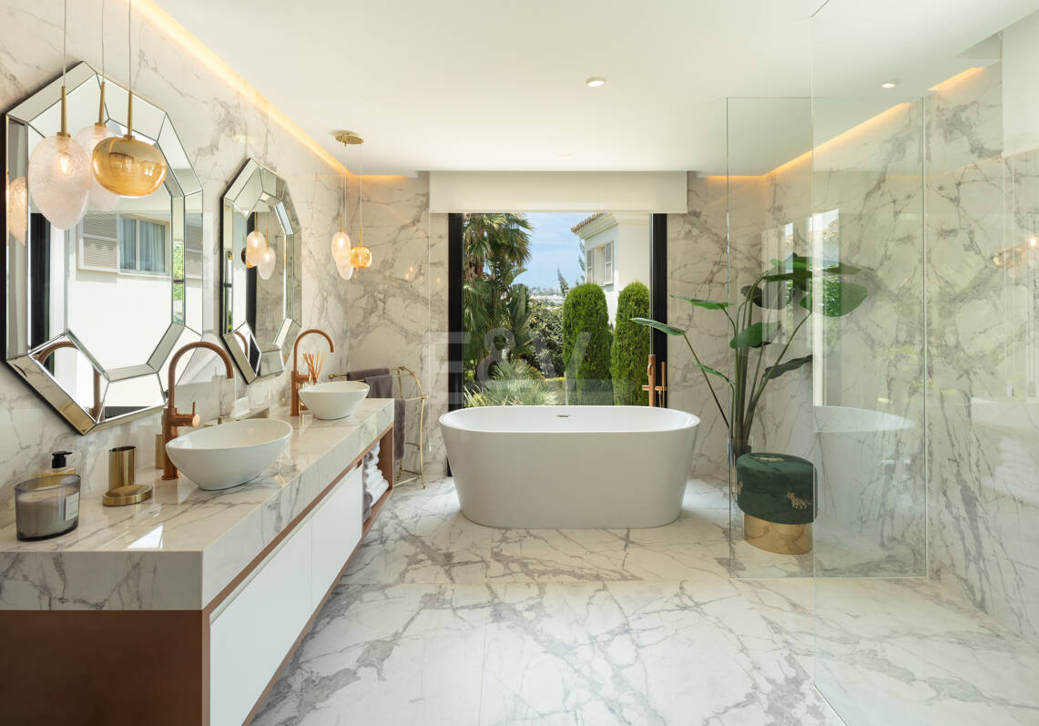 Elegant Frontline Golf Villa in Aloha, Marbella’s Prestigious Golf Valley