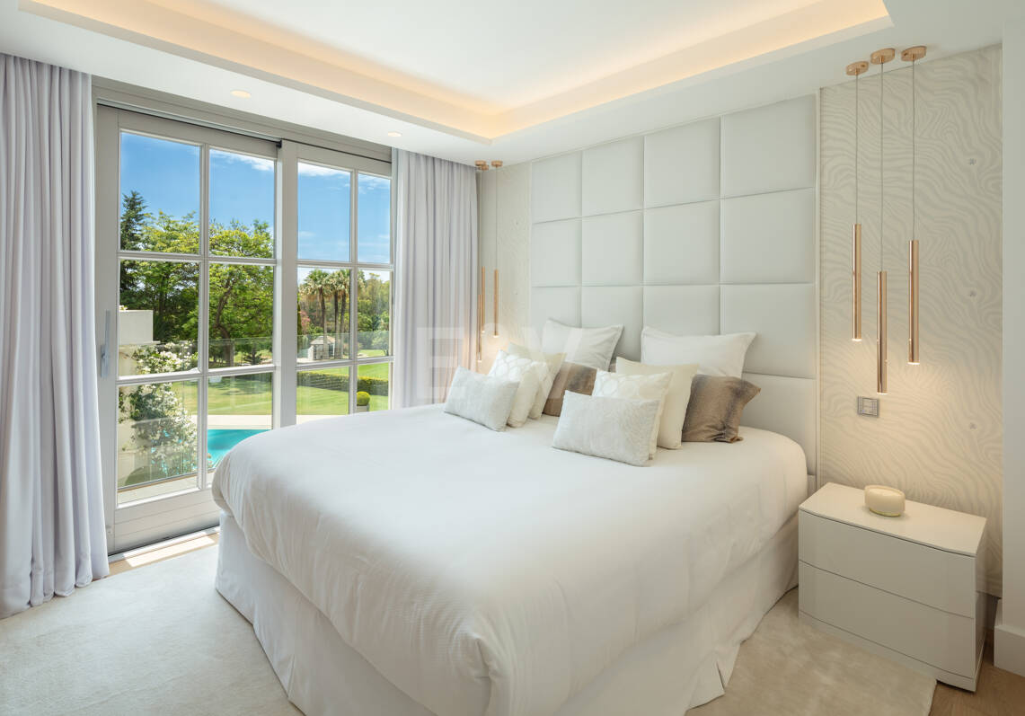 Elegant Frontline Golf Villa in Aloha, Marbella’s Prestigious Golf Valley
