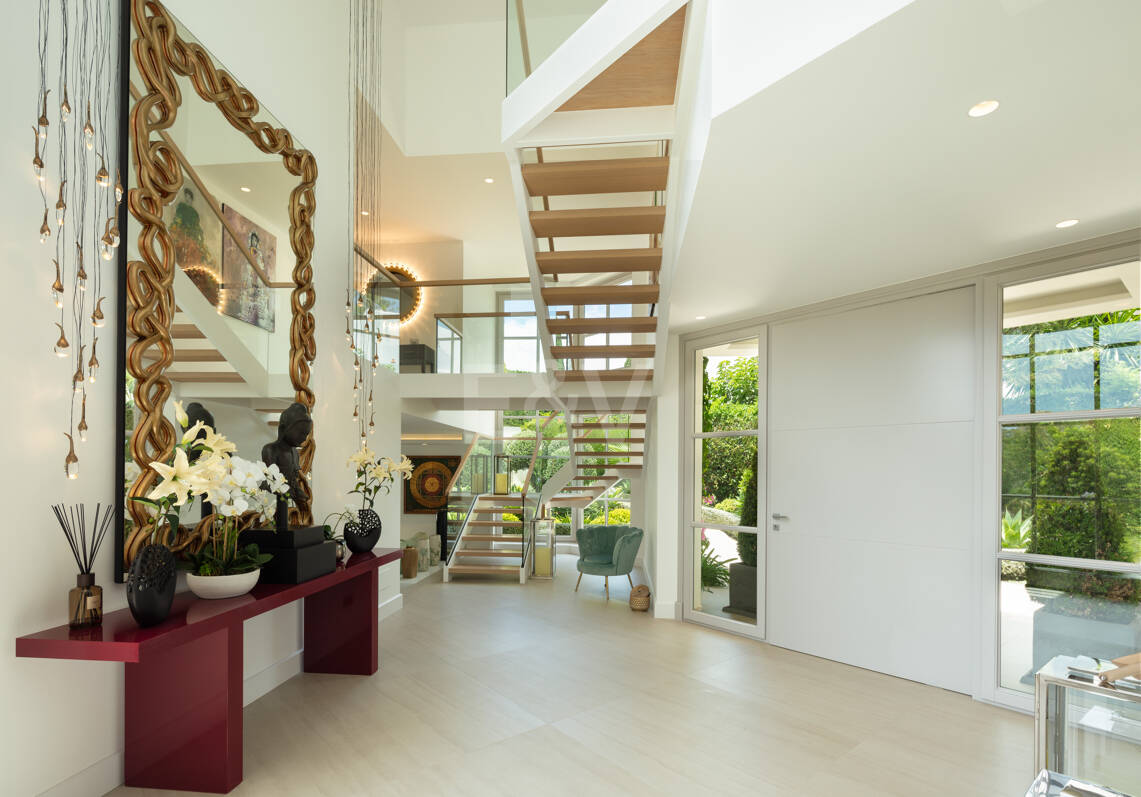 Elegant Frontline Golf Villa in Aloha, Marbella’s Prestigious Golf Valley