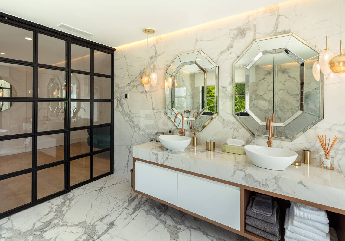 Elegant Frontline Golf Villa in Aloha, Marbella’s Prestigious Golf Valley
