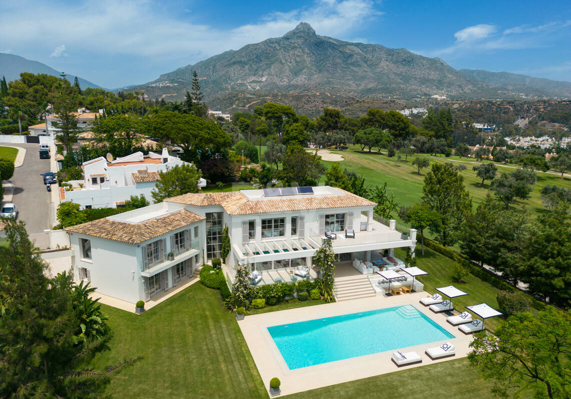 Elegant Frontline Golf Villa in Aloha, Marbella’s Prestigious Golf Valley