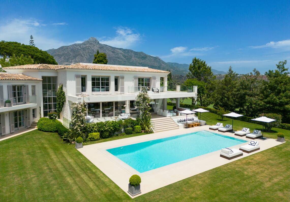 Elegant Frontline Golf Villa in Aloha, Marbella’s Prestigious Golf Valley
