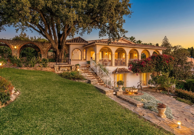 Villa mit außergewöhnlichem Panoramablick auf das Meer