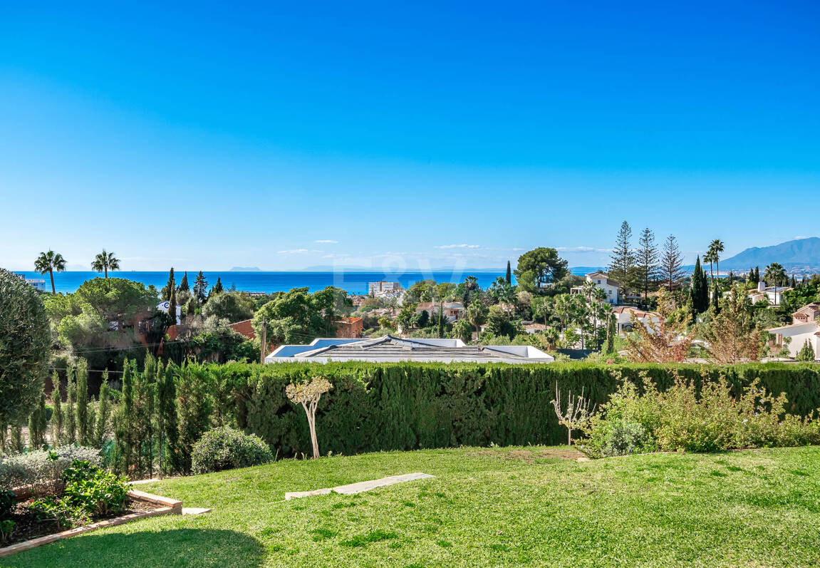 Villa med exceptionell panoramautsikt över havet