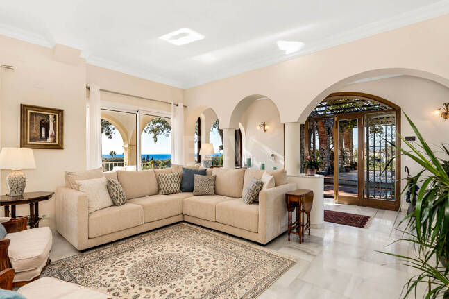 Villa med exceptionell panoramautsikt över havet