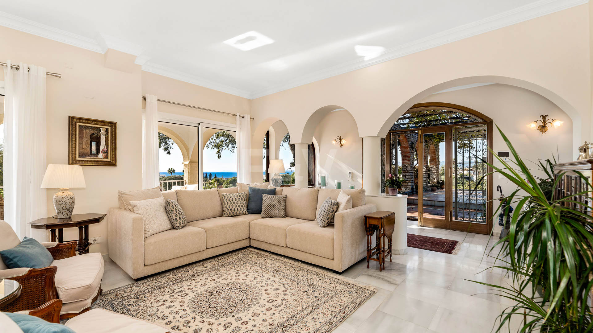 Villa mit außergewöhnlichem Panoramablick auf das Meer