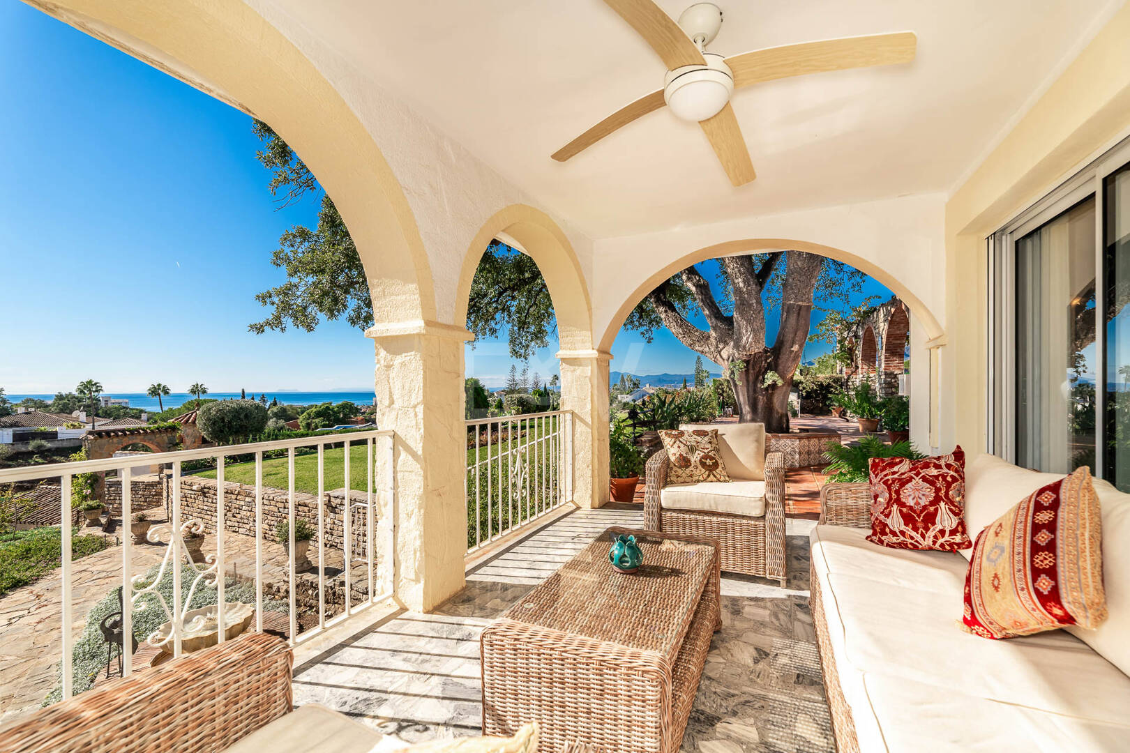 Villa med exceptionell panoramautsikt över havet