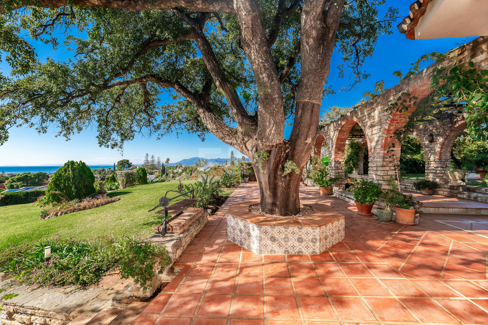 Villa med exceptionell panoramautsikt över havet