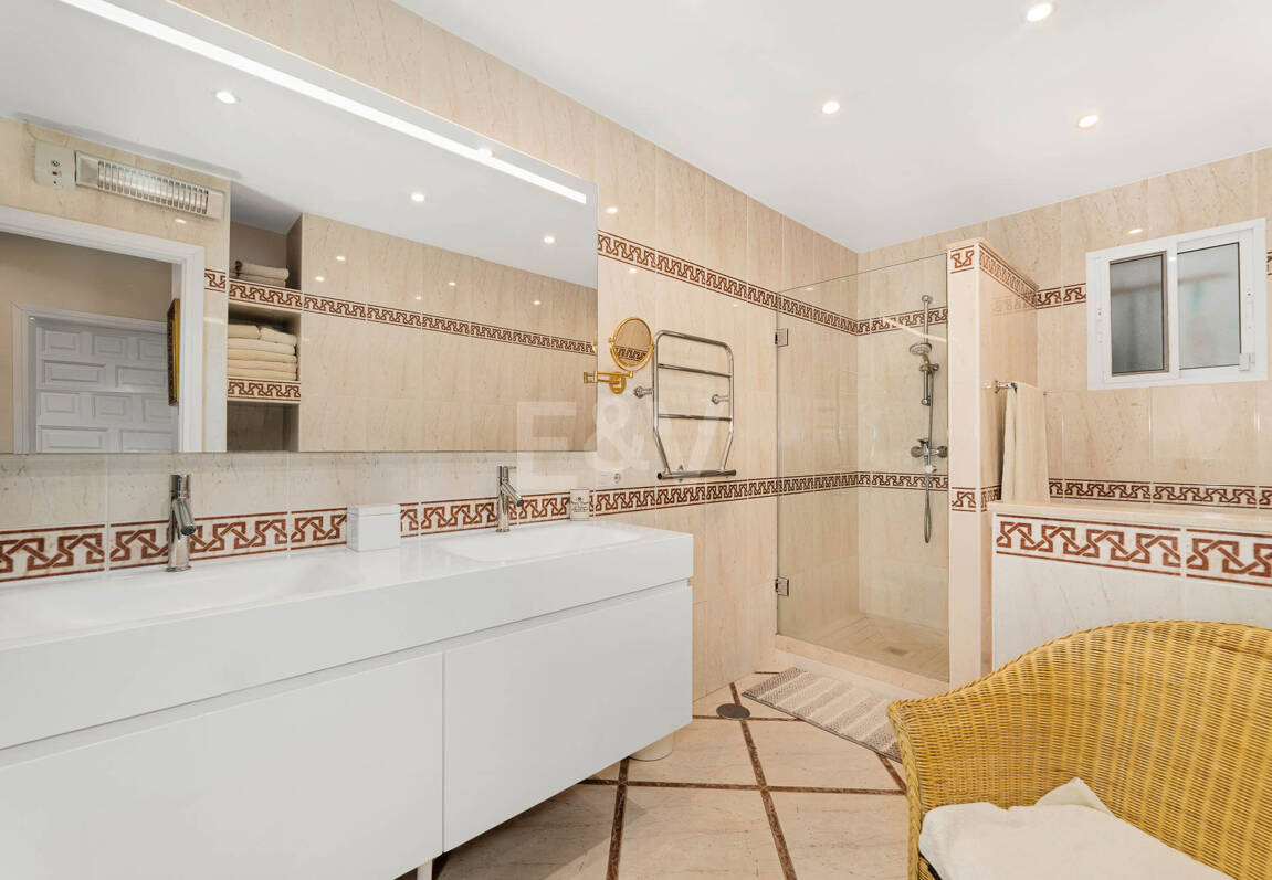 Villa med exceptionell panoramautsikt över havet