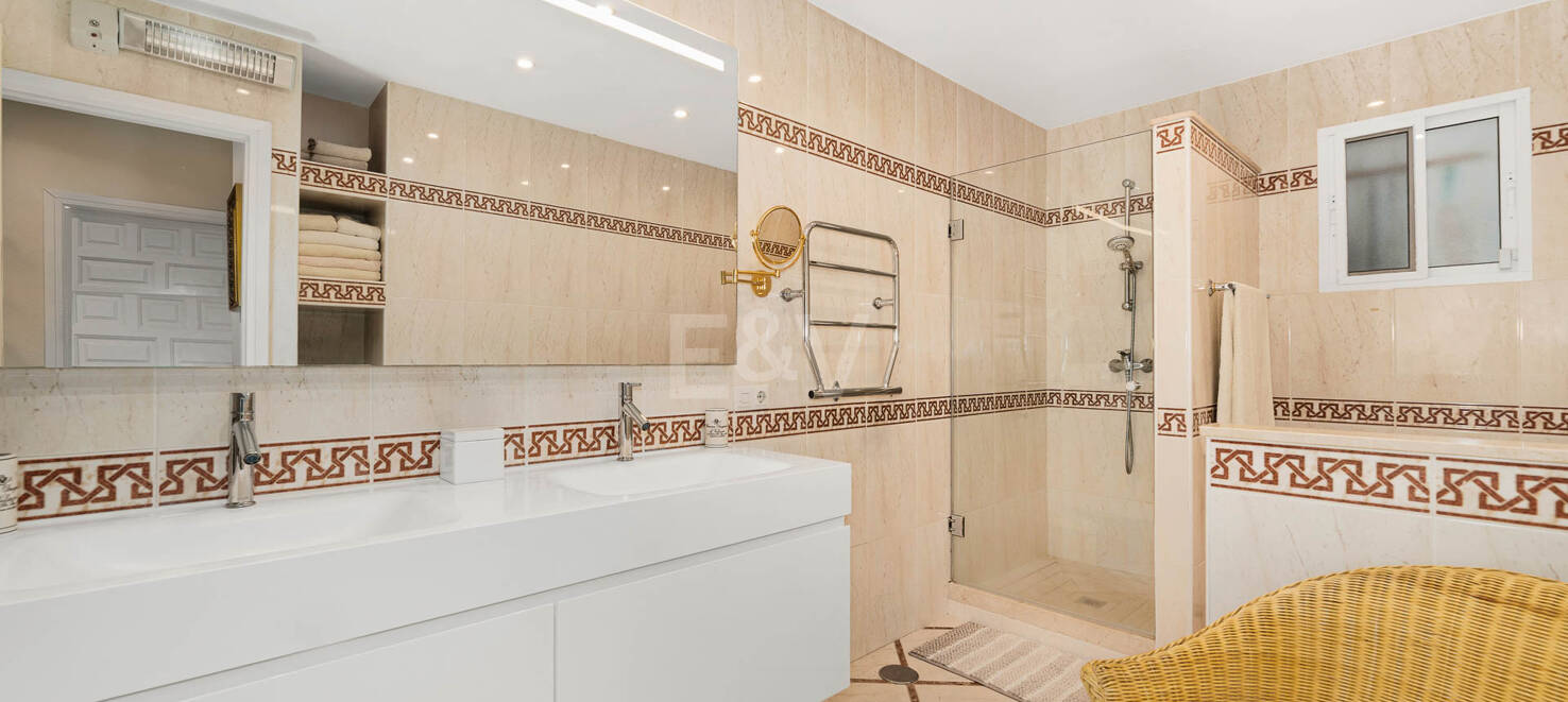 Villa con Vistas Panorámicas Excepcionales al Mar