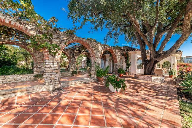 Villa med exceptionell panoramautsikt över havet