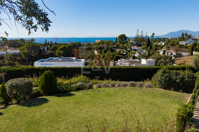 Villa med exceptionell panoramautsikt över havet