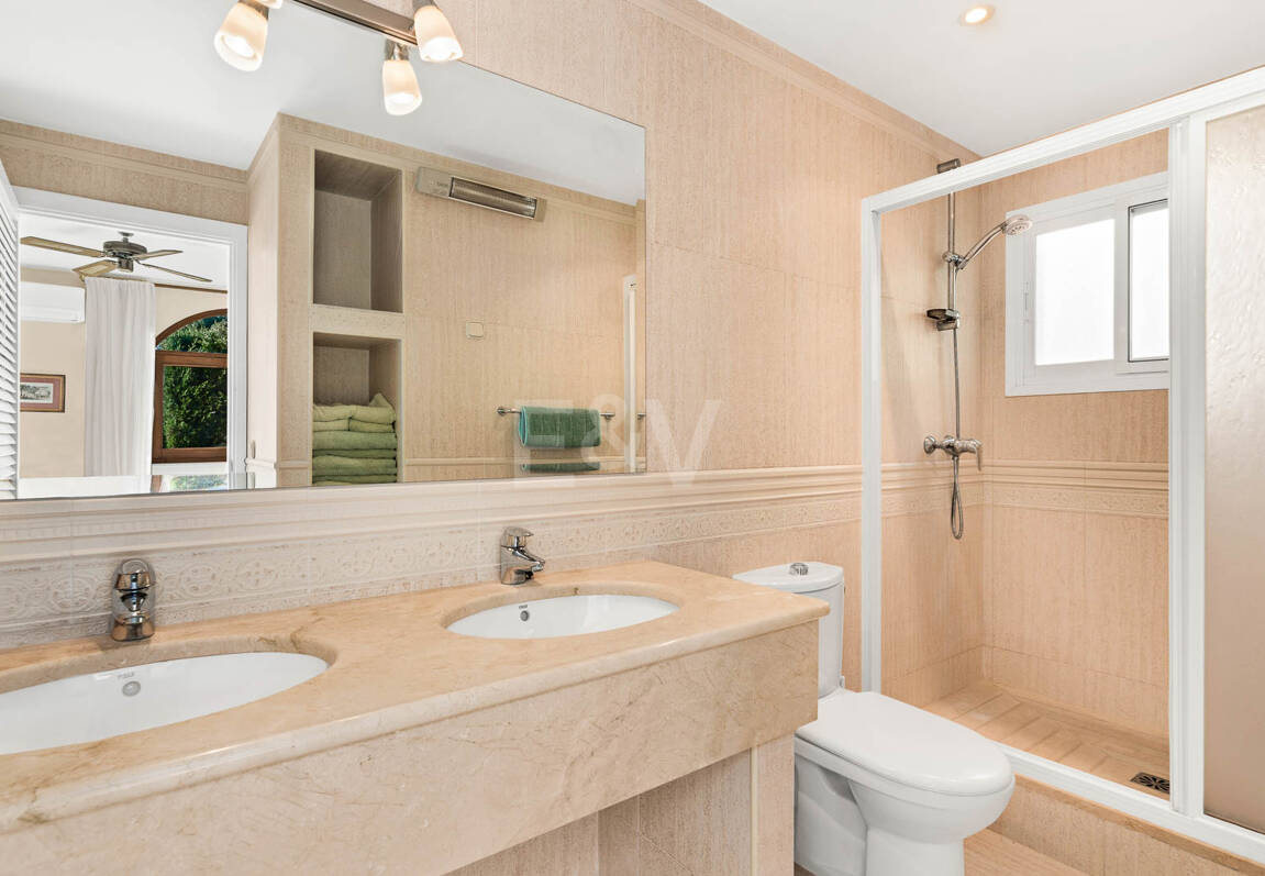 Villa med exceptionell panoramautsikt över havet