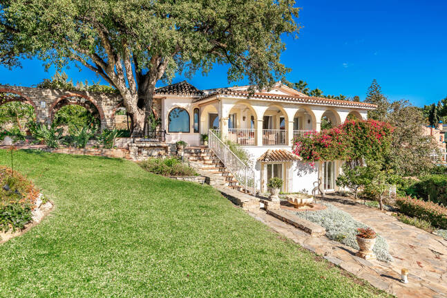 Villa med exceptionell panoramautsikt över havet