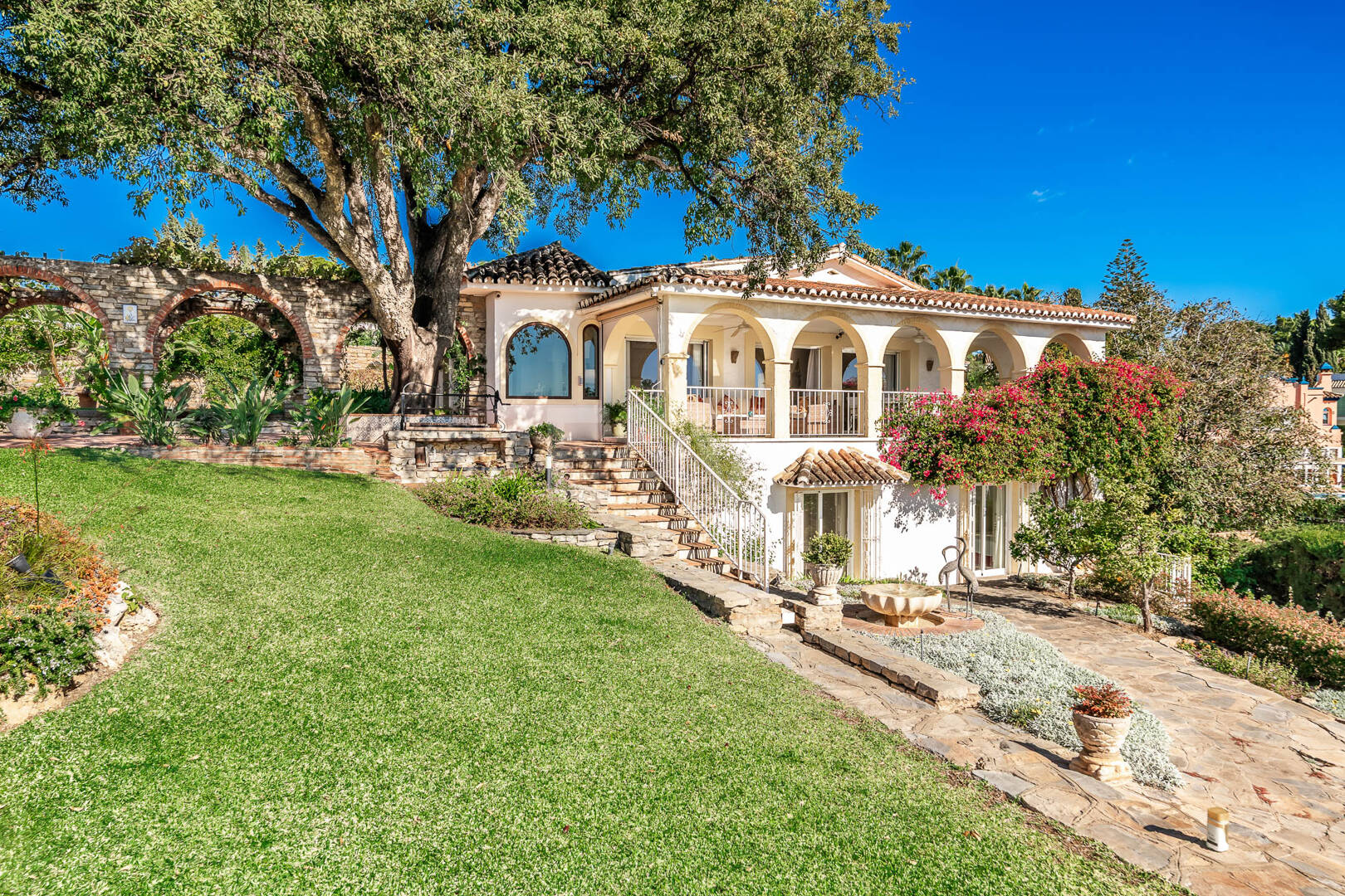 Villa mit außergewöhnlichem Panoramablick auf das Meer