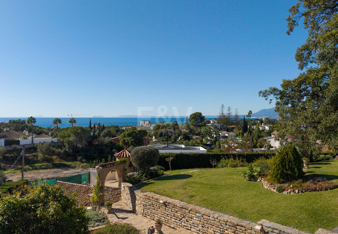 Villa med exceptionell panoramautsikt över havet