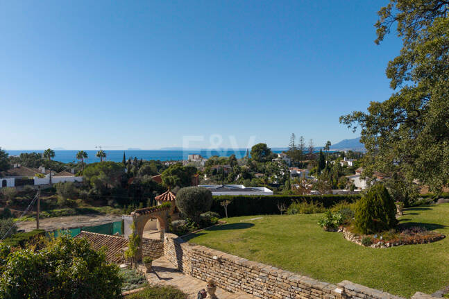 Villa med exceptionell panoramautsikt över havet