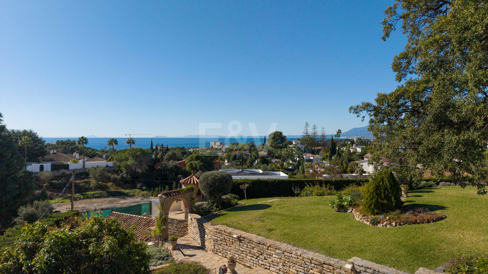 Villa mit außergewöhnlichem Panoramablick auf das Meer