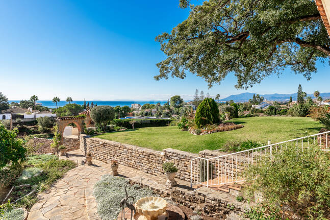 Villa med exceptionell panoramautsikt över havet