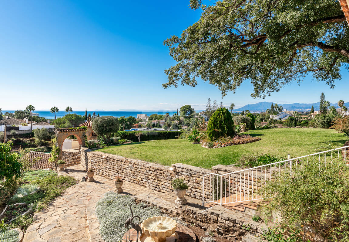 Villa med exceptionell panoramautsikt över havet