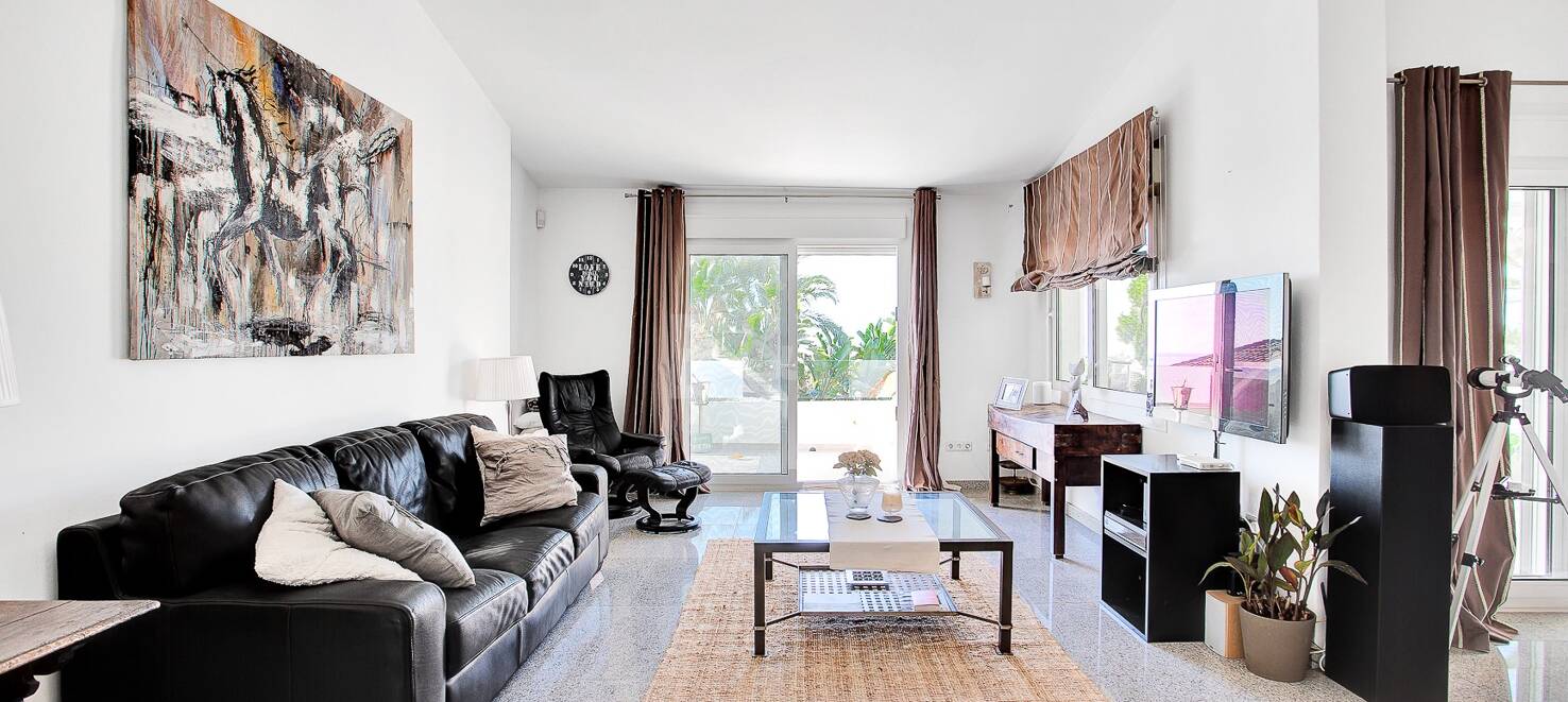 Charming Marbesa Villa with Panoramic Sea Views