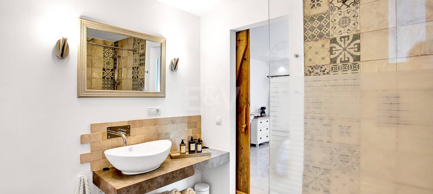 Charming Marbesa Villa with Panoramic Sea Views