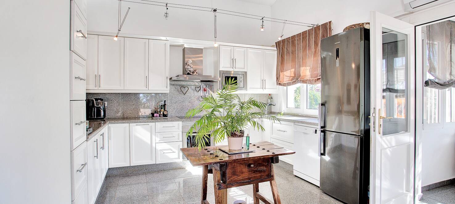 Charming Marbesa Villa with Panoramic Sea Views