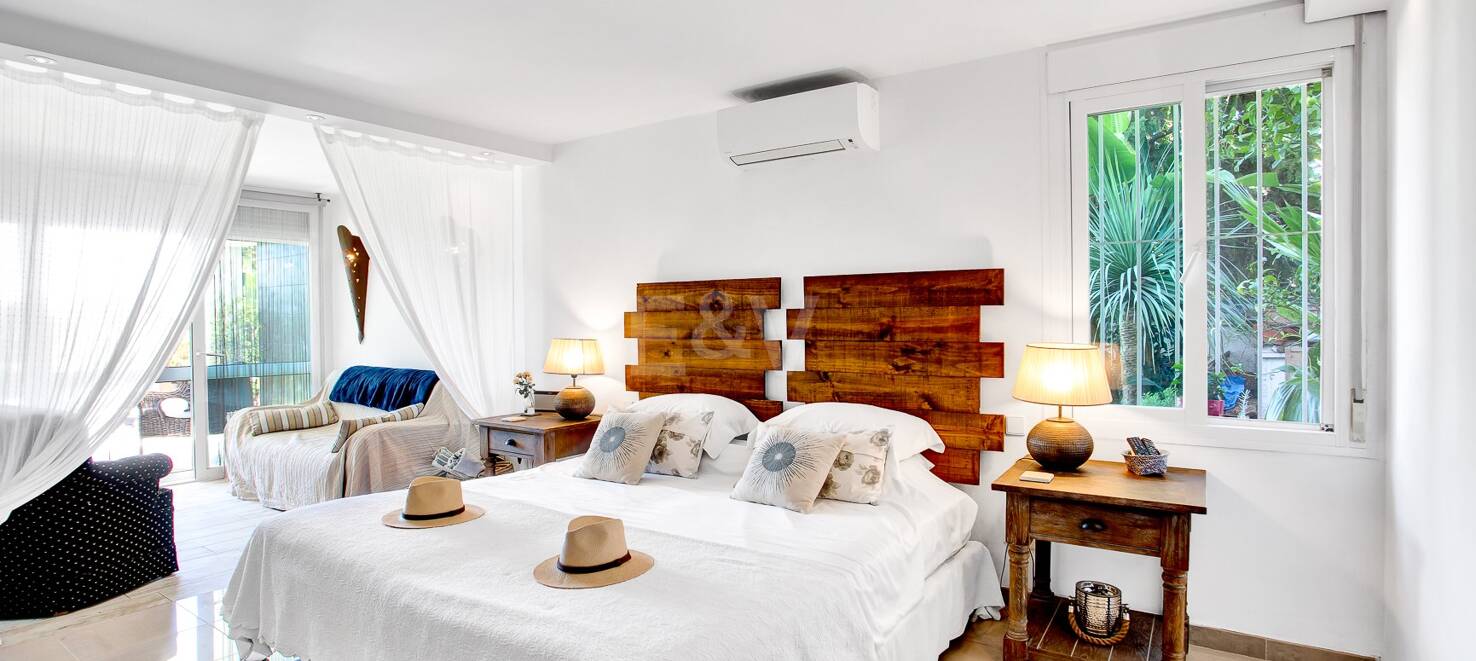 Charming Marbesa Villa with Panoramic Sea Views