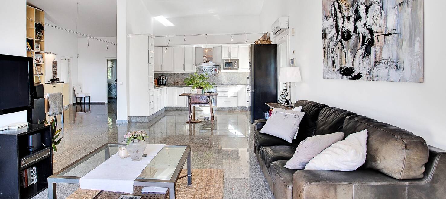 Charming Marbesa Villa with Panoramic Sea Views