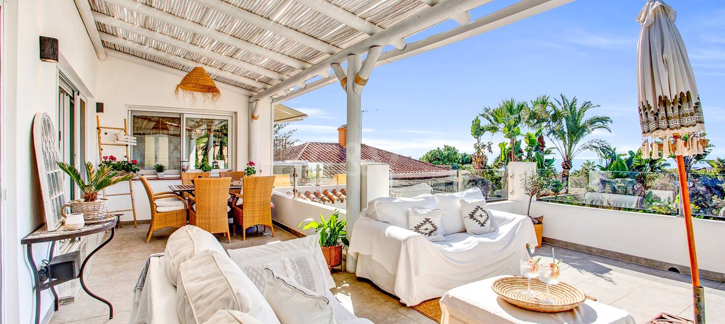 Charming Marbesa Villa with Panoramic Sea Views