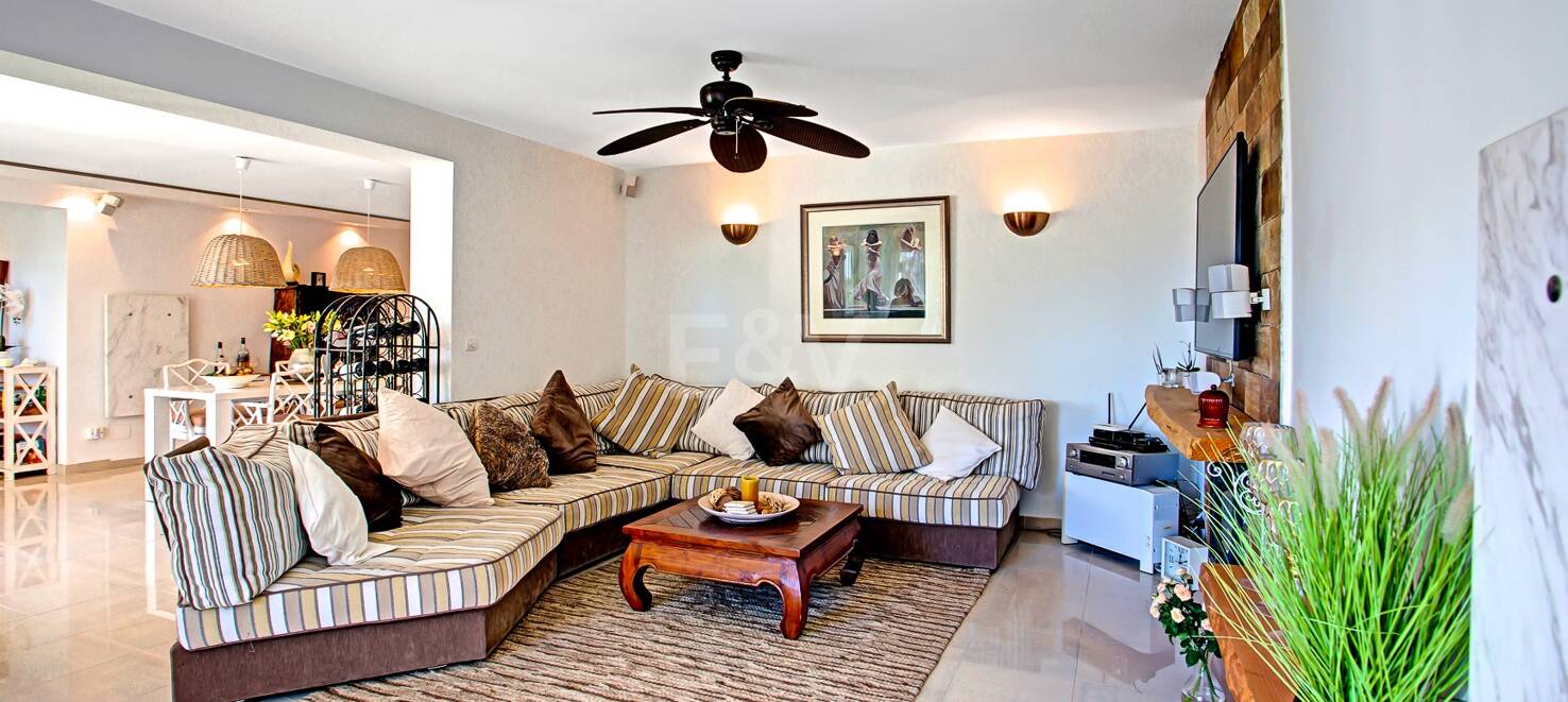 Charming Marbesa Villa with Panoramic Sea Views