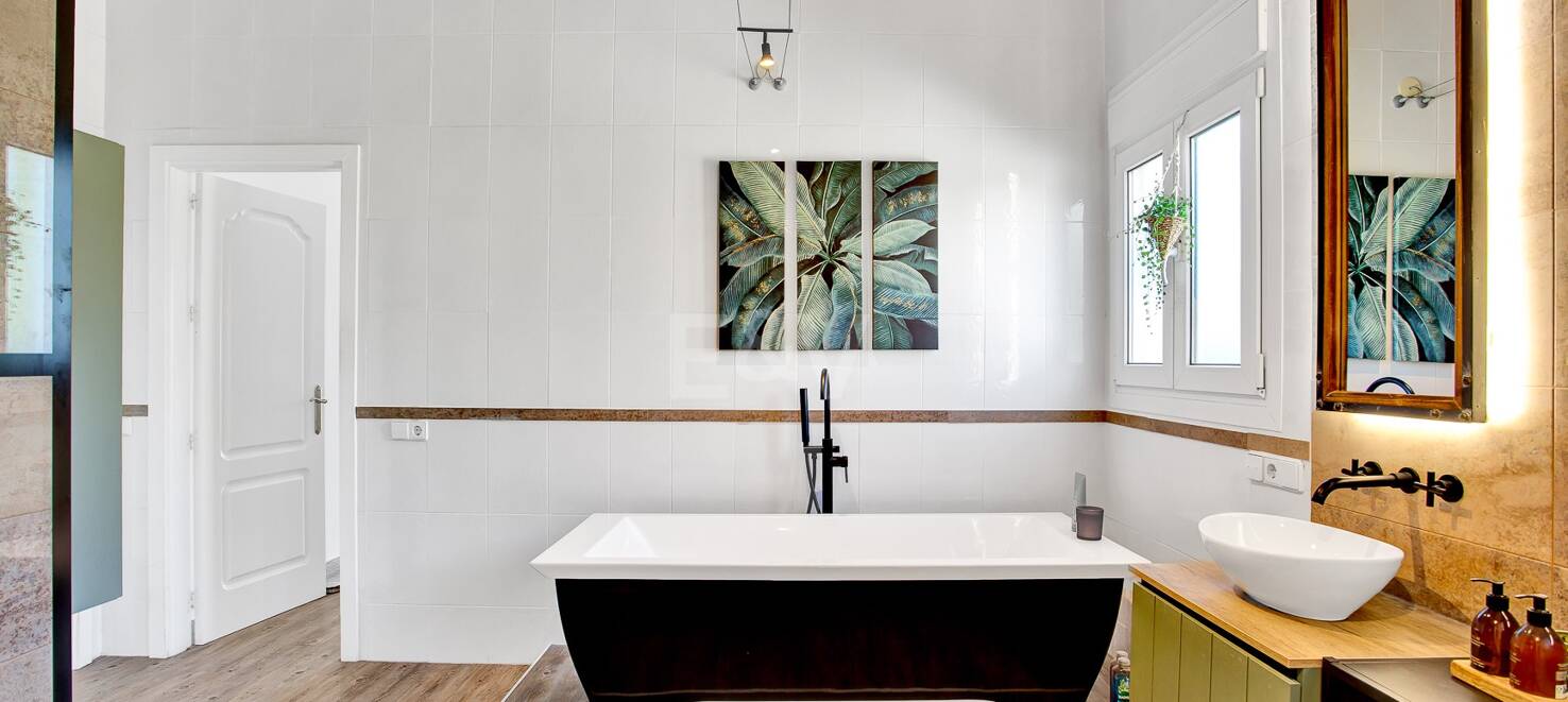 Charming Marbesa Villa with Panoramic Sea Views